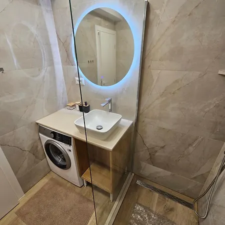 Clea Centar -apartmani Nikmar * マカルスカ